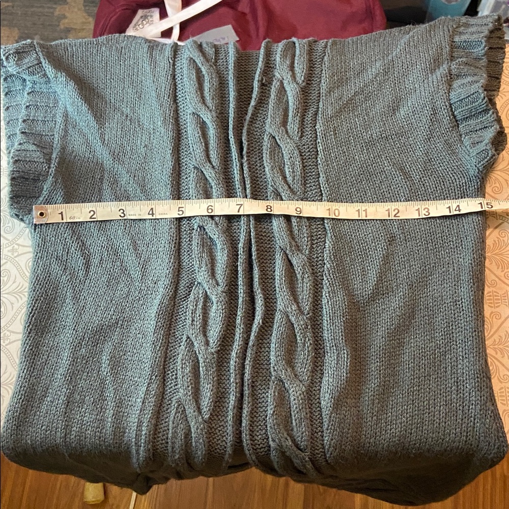 3/$12 Vintage Red Paint y2k shrug Cable Knit Open Front Sweater Vest Gray Medium - Picture 2 of 8